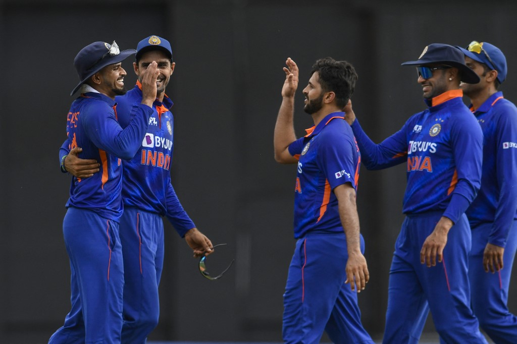 Wi vs Ind 2nd ODI: फैंस दूसरे वनडे में इस चयन से थे नाखुश, द्रविड़ को लिया निशाने पर, दिखेगा सुधार