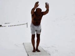 ITBP अधिकारी ने बर्फीली वादियों में नंगे बदन किया 'सूर्य नमस्कार', कंपकंपी छूट जाएगी VIDEO देखकर
