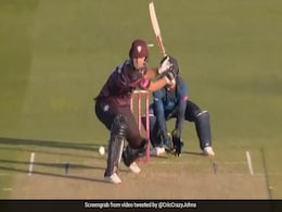 साउथ अफ्रीकी बल्लेबाज का कोहराम, जहां-तहां लगाए शॉट, 6 गेंद पर कूट डाले 34 रन- Video साउथ अफ्रीकी बल्लेबाज का कोहराम, जहां-तहां लगाए शॉट, 6 गेंद पर कूट डाले 34 रन- Video