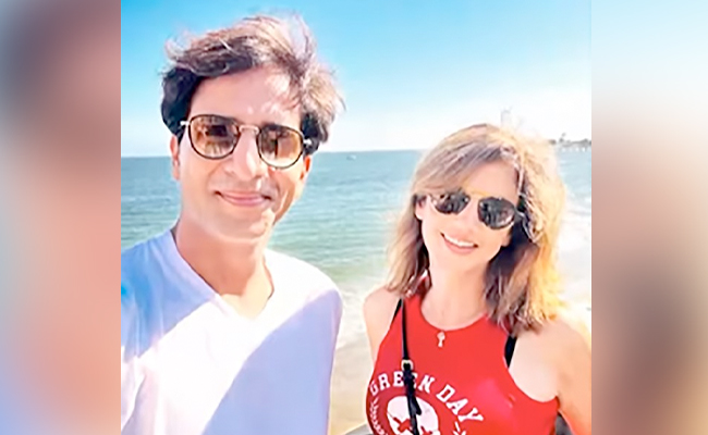 Sussanne Khan And Arslan Goni's Summer Is All About "Food Coma, Friends And The Sea"