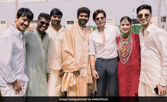 Shah Rukh Khan Poses With Vijay Sethupathi In New Pics From ...