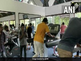 VIDEO: श्रीलंका में प्रदर्शनकारियों के लिए पर्यटन स्थल बना राष्ट्रपति भवन, अब जिम में वर्कआउट करते आए नजर VIDEO: श्रीलंका में प्रदर्शनकारियों के लिए पर्यटन स्थल बना राष्ट्रपति भवन, अब जिम में वर्कआउट करते आए नजर