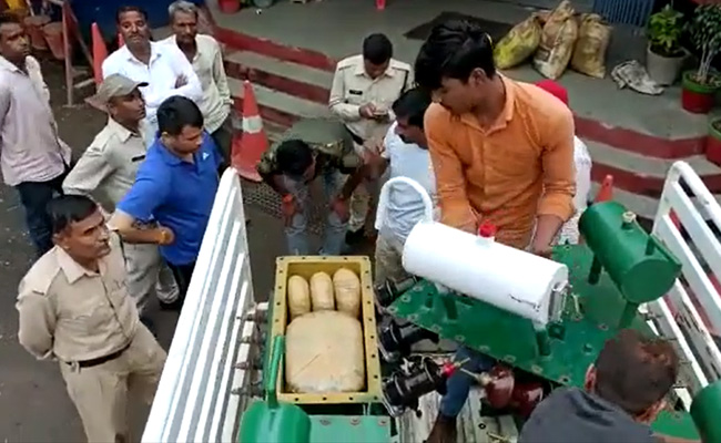 VIDEO : खोला ट्रांसफार्मर, निकला 260 किलो गांजा, एमपी में नशीले पदार्थ की तस्करी का भंडाफोड़