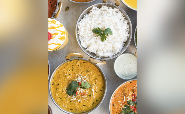 अगर दाल-चावल आपका फेवरेट फूड है, तो इस Video को अपने रिस्क पर ही देखिए, आपको गुस्सा आ जाएगा