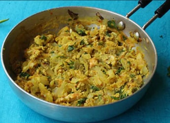 How To Make Andhra-Style Green Chilli Egg Fry