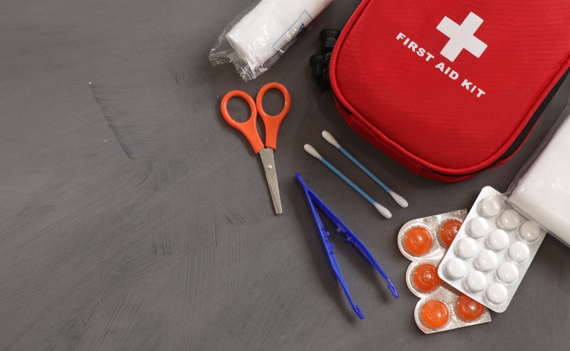 घूमने जा रहे हैं तो पहले जरूर पैक कर लें ये 6 चीजें,  पैरों से लेकर पीरियड्स के दर्द तक मिलेगी राहत