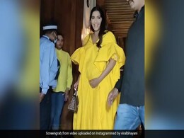 डिनर पार्टी के लिए निकलीं सोनम कपूर, निखार देख फैन्स के जमकर आए कमेंट्स    डिनर पार्टी के लिए निकलीं सोनम कपूर, निखार देख फैन्स के जमकर आए कमेंट्स