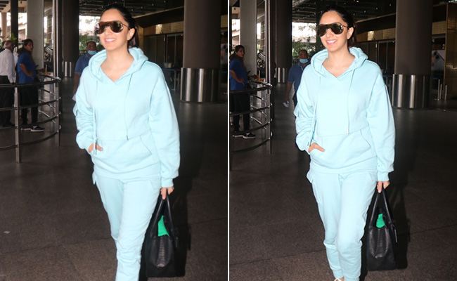 Kiara Advani Doesn't Need Bikinis To Make A Splash In, Just A Blue Athleisure Set Is Good Enough