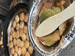 कचौड़ी के 8 रुपये मांगे तो गर्म तेल की कड़ाही ही उलट दी, बुरी तरह झुलसा दुकानदार कचौड़ी के 8 रुपये मांगे तो गर्म तेल की कड़ाही ही उलट दी, बुरी तरह झुलसा दुकानदार