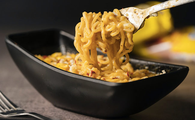 कहीं आप भी रोज तो नहीं खाते नूडल्स, Instant Noodles से शरीर को हो सकता है भारी नुकसान!
