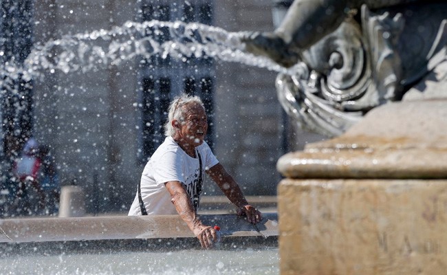 France's Save Electricity Message Amid Heat Wave: "Unplug As Many Plugs"