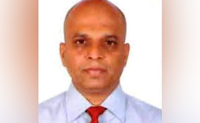 सिविल सर्विस से त्यागपत्र देने के बाद ब्यूरोक्रेट ने कहा," लगता है जैसे बैकयार्ड में फेंक दिया गया हूँ"