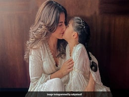 Some Adorable Pics Of Soha Ali Khan And Daughter Inaaya In Matching Outfits Some Adorable Pics Of Soha Ali Khan And Daughter Inaaya In Matching Outfits
