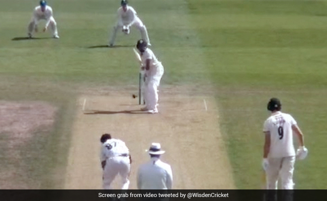 ऐसी 'यॉर्कर' देखी नहीं होगी ! पाकिस्तानी गेंदबाज मोहम्मद हसनैन की गेंद हवा में लहराई और फिर - Video
