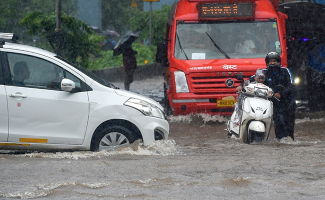 It's Pouring Memes On Internet Over Heavy Rain In Karnataka And Mumbai