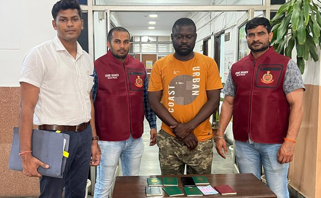 दिल्ली: क्राइम ब्रांच ने फर्जी पासपोर्ट, वीजा देने के आरोप में नाइजीरियाई युवक को किया गिरफ्तार