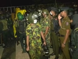 Sri Lanka : निहत्थे सरकार विरोधियों पर सुरक्षाबलों की Raid , उखाड़े टैंट, कार्यकर्ता गिरफ्तार, देखें वीडियो Sri Lanka : निहत्थे सरकार विरोधियों पर सुरक्षाबलों की Raid , उखाड़े टैंट, कार्यकर्ता गिरफ्तार, देखें वीडियो