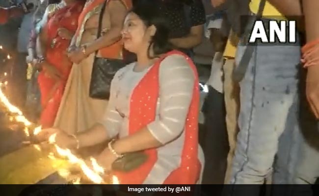 पीएम के कार्यक्रम को लेकर देवघर के लोगों में उल्लास, आगमन से पहले जलाए हजारों दीये