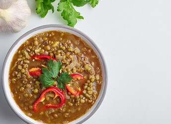 This Street-Style Dal Moth Recipe Is Perfect For Weekend Indulgence This Street-Style Dal Moth Recipe Is Perfect For Weekend Indulgence