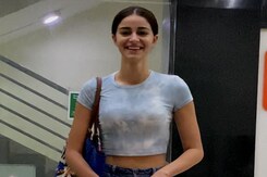 अनन्या पांडे मुंबई के अंधेरी में हुईं स्पॉट, पैपराजी को खुशी-खुशी दिए पोज  अनन्या पांडे मुंबई के अंधेरी में हुईं स्पॉट, पैपराजी को खुशी-खुशी दिए पोज