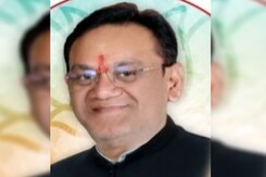 CM योगी से मुलाकात के बाद मंत्री दिनेश खटीक ने वापस लिया अपना इस्तीफा CM योगी से मुलाकात के बाद मंत्री दिनेश खटीक ने वापस लिया अपना इस्तीफा