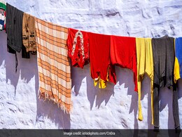 बारिश के मौसम में कपड़े सुखाने के लिए इन hacks को अपनाएं, उनसे नहीं आएगी बदबू बारिश के मौसम में कपड़े सुखाने के लिए इन hacks को अपनाएं, उनसे नहीं आएगी बदबू