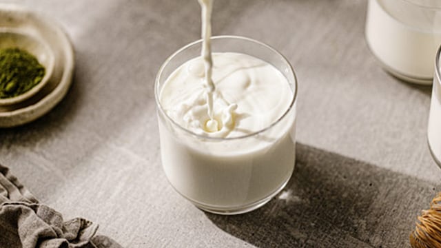 Vegan diet: Oat milk contains more protein than almond milk