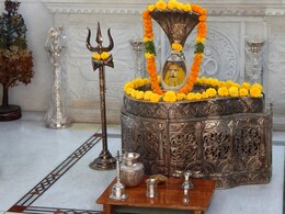 Sawan puja niyam : सावन महीने में कैसे चढ़ाएं शिव जी को जल, जानिए यहां सही तरीका Sawan puja niyam : सावन महीने में कैसे चढ़ाएं शिव जी को जल, जानिए यहां सही तरीका