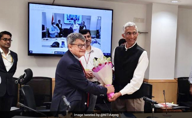 परमेश्वरन अय्यर ने नीति आयोग के सीईओ का प्रभार संभाला, स्वच्छ भारत मिशन का भी  नेतृत्व कर चुके हैं