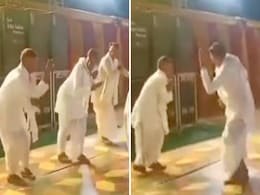 Video:'ये नहीं देखा तो क्या देखा' धोती कुर्ते वाले इस ग्रुप ने मचा दिया धमाल Video:'ये नहीं देखा तो क्या देखा' धोती कुर्ते वाले इस ग्रुप ने मचा दिया धमाल