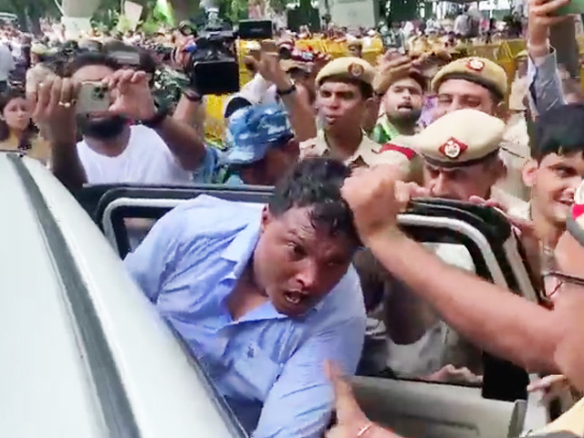 On Camera, Congress Leader's Hair Pulled, He's Beaten By Delhi Police During Protest