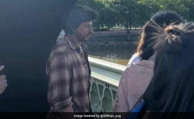 Viral Pic Of Shah Rukh Khan From The Sets Of <i>Dunki</i> In London