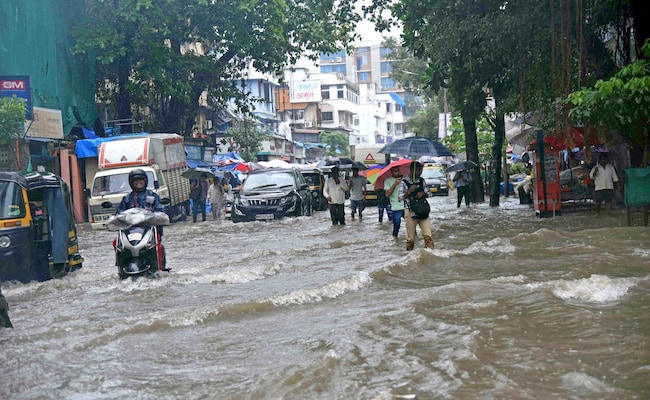 Mumbai Rains LIVE Updates: Mumbai, On Heavy Rain Alert, Braces For More Showers