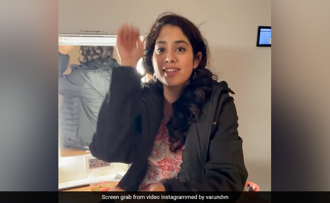 The Never-Ending "Art vs Commerce" Debate Hilariously Summed Up By Varun Dhawan And Janhvi Kapoor