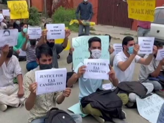 जम्‍मू कश्‍मीर सर्विसेज सलेक्‍शन बोर्ड की एक और भर्ती जांच के घेरे में, नाराज युवाओं का प्रदर्शन 