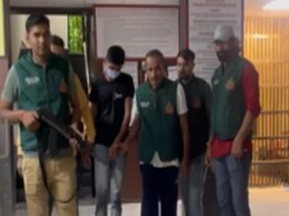 दिल्ली: जेल अफसर के घर पर गोली चलाने वाला आरोपी एनकाउंटर के बाद गिरफ्तार दिल्ली: जेल अफसर के घर पर गोली चलाने वाला आरोपी एनकाउंटर के बाद गिरफ्तार