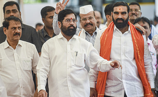 एकनाथ शिंदे का CM पद दांव पर, सुप्रीम कोर्ट का फैसला आज : 10 प्&zwj;वाइंट में समझें पूरा मामला