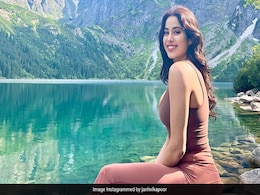 Janhvi Kapoor's "Good Day" Involves A Trek In The Woods With Friends Janhvi Kapoor's "Good Day" Involves A Trek In The Woods With Friends