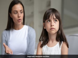 आपके और बच्चे के बीच बढ़ने लगी हैं दूरियां, इन टिप्स की मदद से बनाएं उससे बॉडिंग आपके और बच्चे के बीच बढ़ने लगी हैं दूरियां, इन टिप्स की मदद से बनाएं उससे बॉडिंग