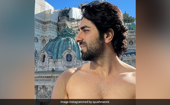 On Ayushmann Khurrana's "Where Am I" Post, Celebs Drop ROFL Comments
