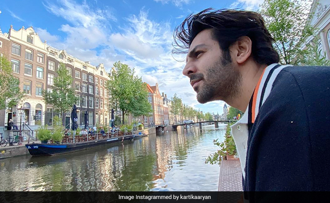 Kartik Aaryan Is Having A "Dam Good Time" In Amsterdam With His Friends. See Pics