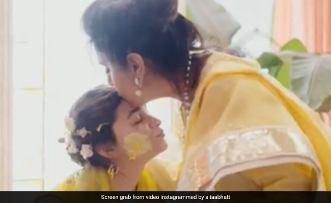 For "Soon-To-Be Dadi Ma" Neetu Kapoor, A Haldi Pic As Birthday Wish From Alia Bhatt