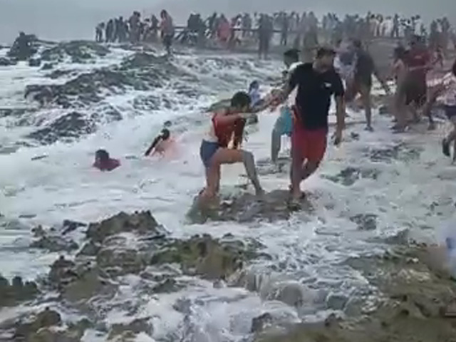 On Camera, Indian Man, 2 Children Swept Away On Oman Beach