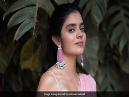 Plain lehenga को दें नया लुक, इन स्टाइलिश ब्लाउज के साथ करें पेयरअप, सबकी नजरें आप पर जाएंगी टिक Plain lehenga को दें नया लुक, इन स्टाइलिश ब्लाउज के साथ करें पेयरअप, सबकी नजरें आप पर जाएंगी टिक