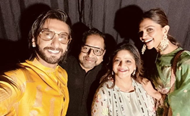 Watch: Ranveer Singh And Deepika Padukone Dance Together At Shankar Mahadevan's US Concert