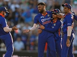 ENG vs IND: पहले टी20 में जीत के हीरो रहे Hardik Pandya ने अपनी जिंदगी का फंडा समझाया, देखें VIDEO ENG vs IND: पहले टी20 में जीत के हीरो रहे Hardik Pandya ने अपनी जिंदगी का फंडा समझाया, देखें VIDEO