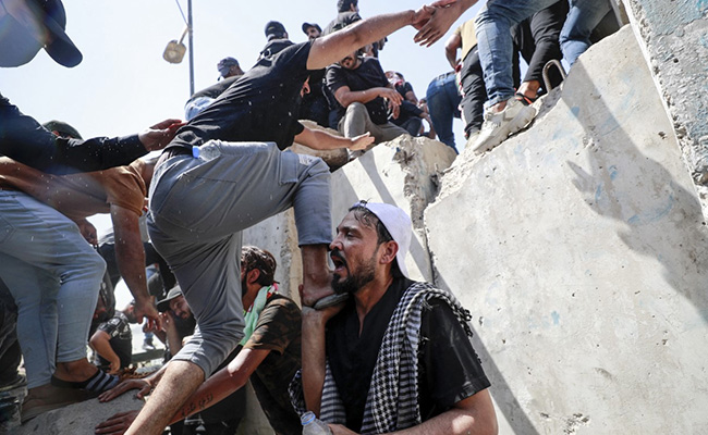 Clashes Erupt In Baghdad After Iraqi Cleric Moqtada Sadr Resigns, 15 Dead