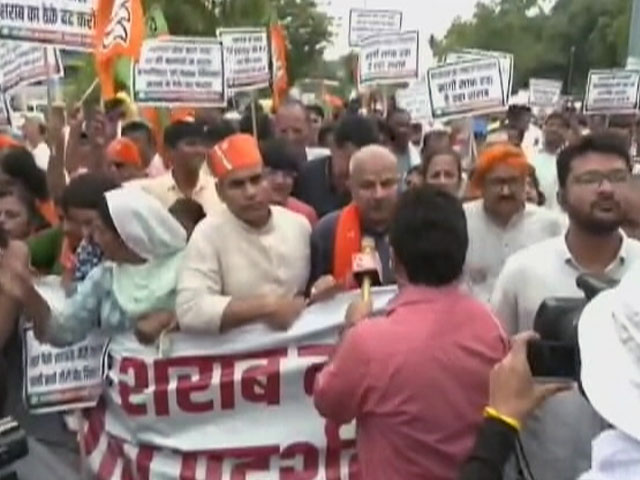 BJP Protests Outside Delhi Minister's Home Over Liquor Excise Policy