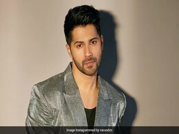 वरुण धवन ने की साजिद नाडियाडवाला की अपकमिंग वेंचर 'बवाल' के अगले शेड्यूल को शुरू करने की घोषणा वरुण धवन ने की साजिद नाडियाडवाला की अपकमिंग वेंचर 'बवाल' के अगले शेड्यूल को शुरू करने की घोषणा