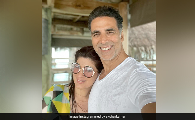 <i>Koffee With Karan 7</i>: If Chris Rock Made A Joke About Twinkle Khanna, Akshay Kumar Would Do This